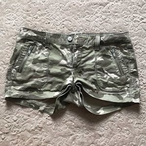 Old Navy camo shorts, size 4